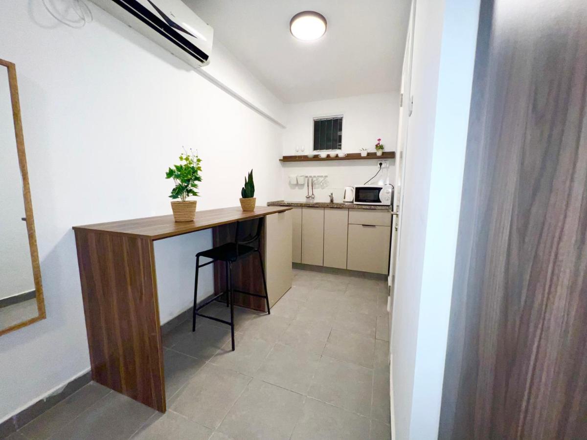 Aspentlv - Hacarmel Market Apartments & Studios Тель-Авів Екстер'єр фото
