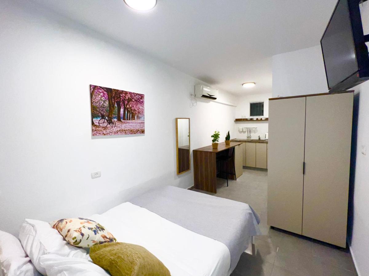 Aspentlv - Hacarmel Market Apartments & Studios Тель-Авів Екстер'єр фото