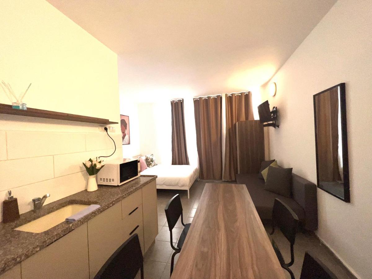 Aspentlv - Hacarmel Market Apartments & Studios Тель-Авів Екстер'єр фото