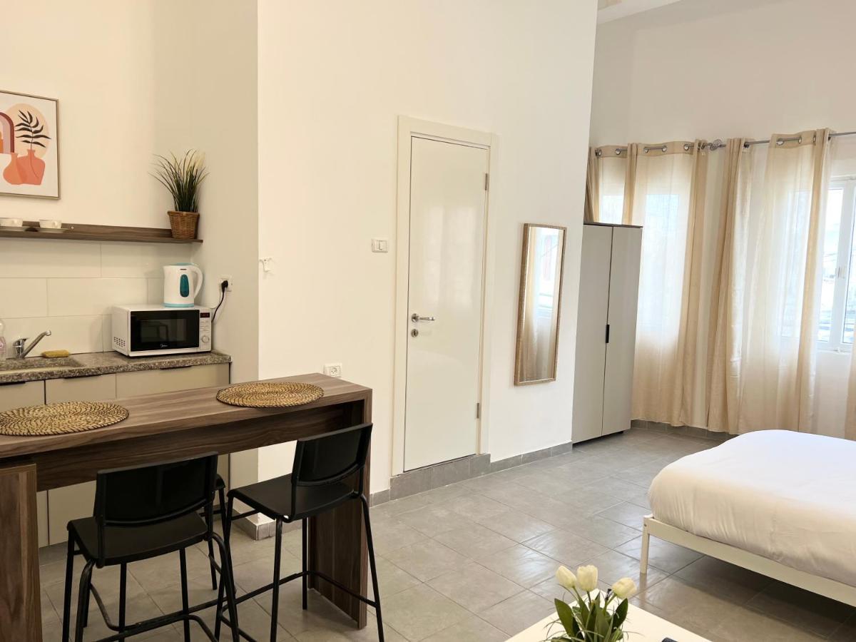 Aspentlv - Hacarmel Market Apartments & Studios Тель-Авів Екстер'єр фото