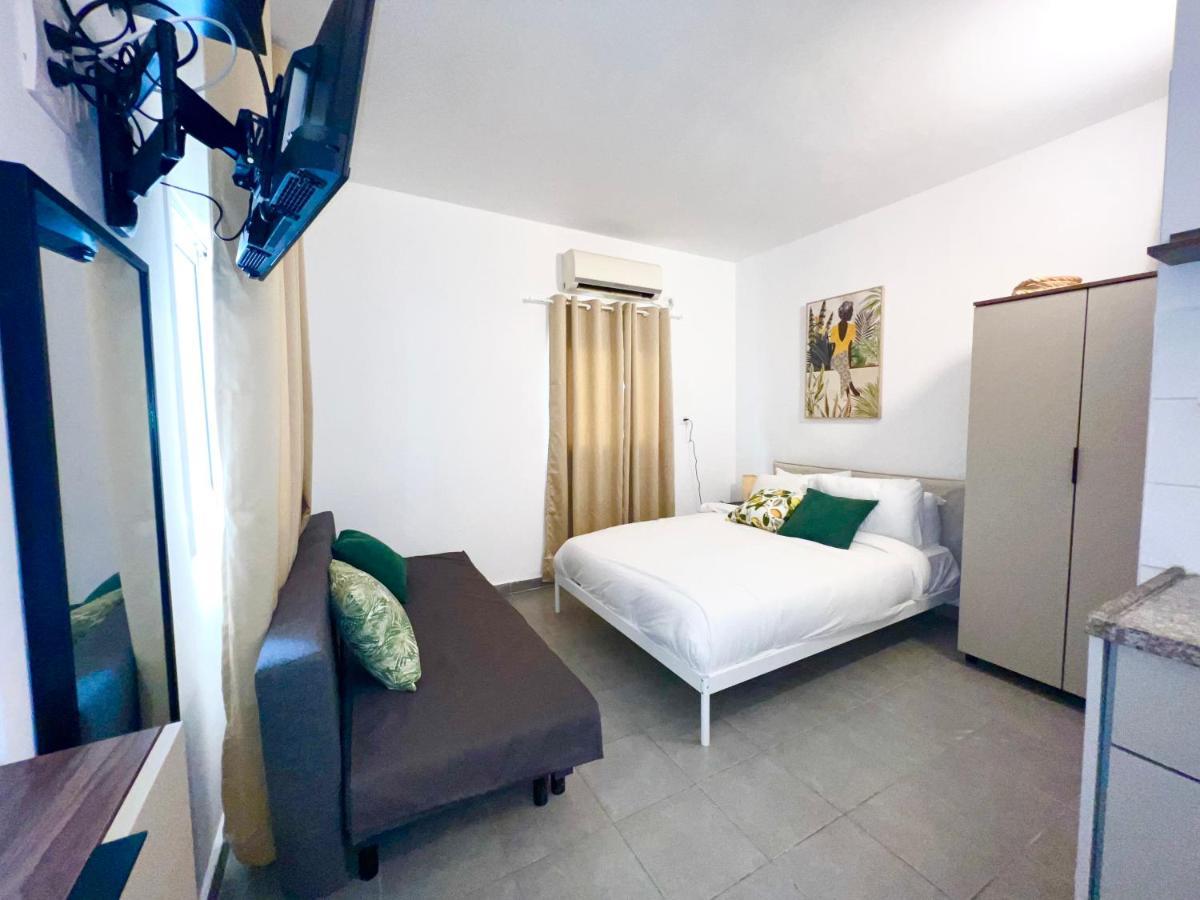 Aspentlv - Hacarmel Market Apartments & Studios Тель-Авів Екстер'єр фото
