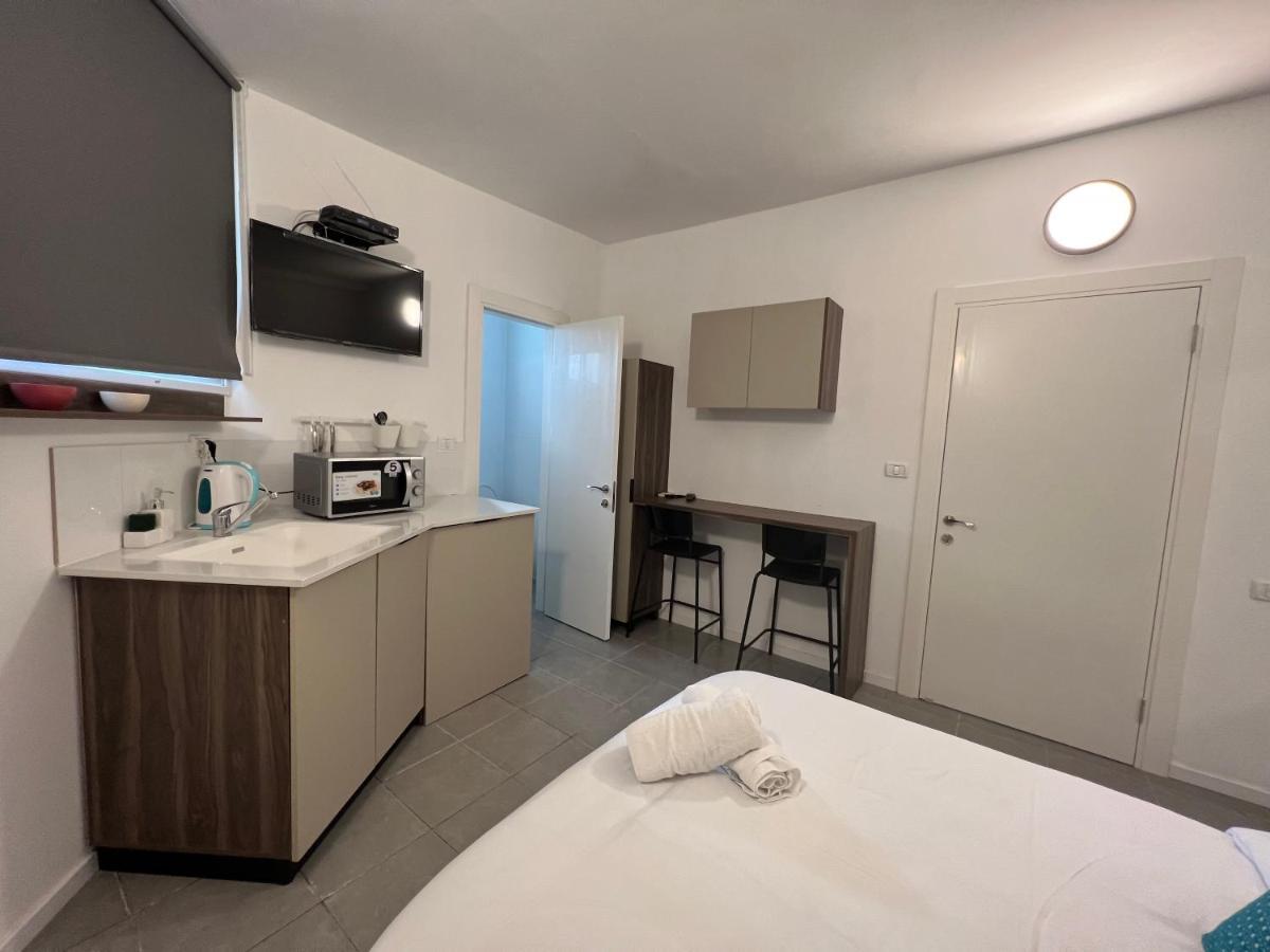 Aspentlv - Hacarmel Market Apartments & Studios Тель-Авів Екстер'єр фото
