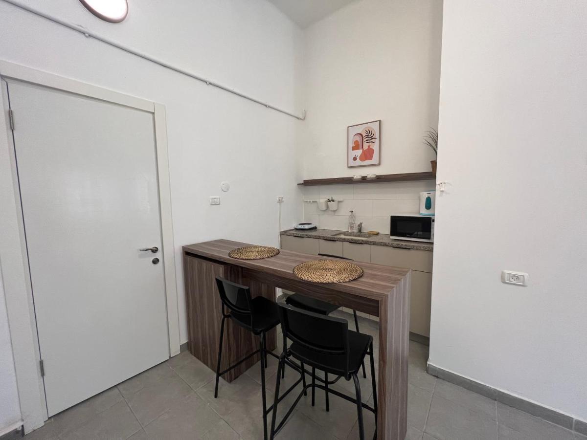 Aspentlv - Hacarmel Market Apartments & Studios Тель-Авів Екстер'єр фото