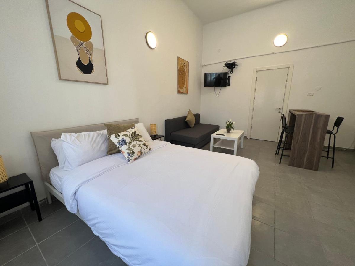 Aspentlv - Hacarmel Market Apartments & Studios Тель-Авів Екстер'єр фото