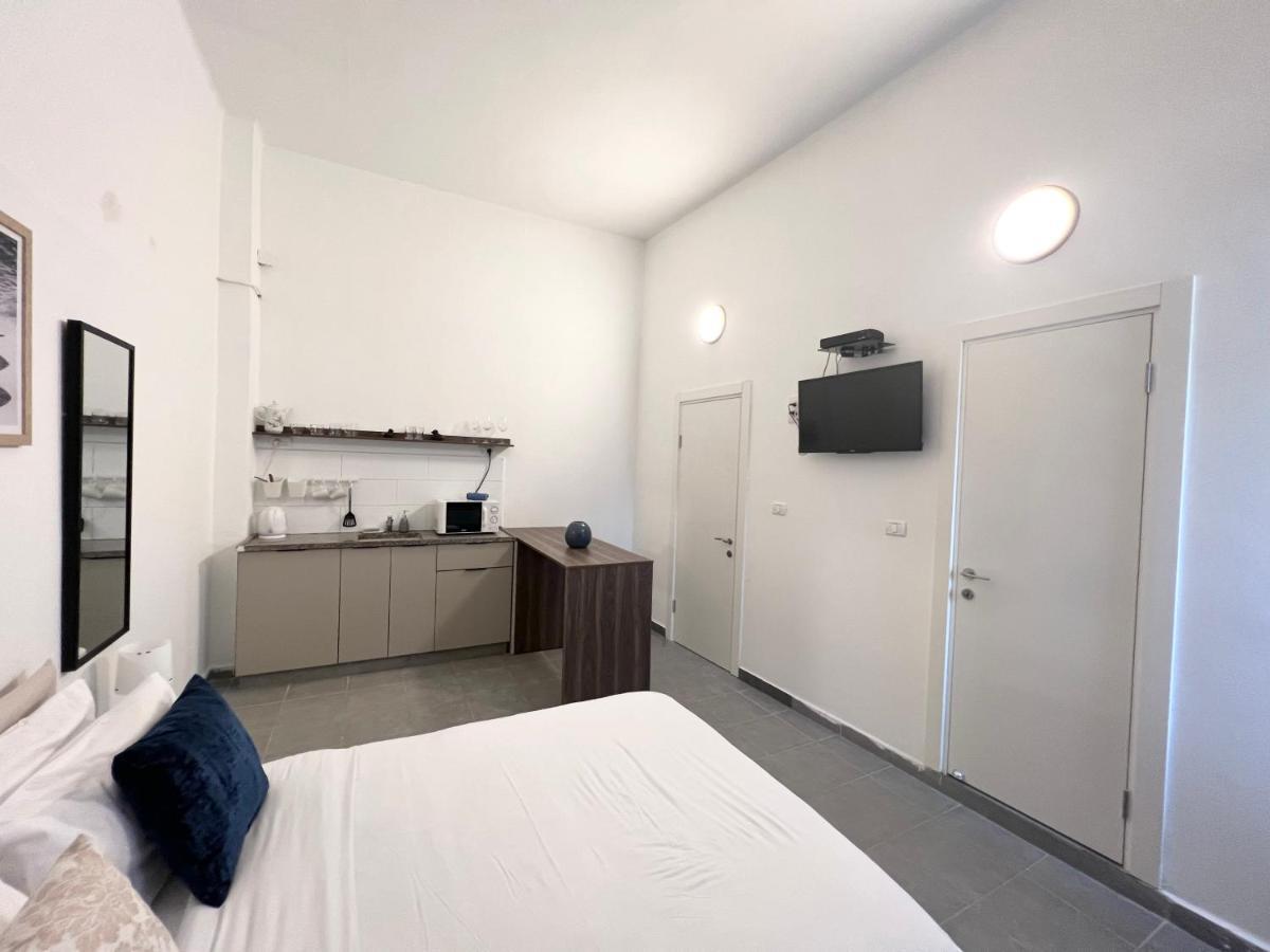 Aspentlv - Hacarmel Market Apartments & Studios Тель-Авів Екстер'єр фото
