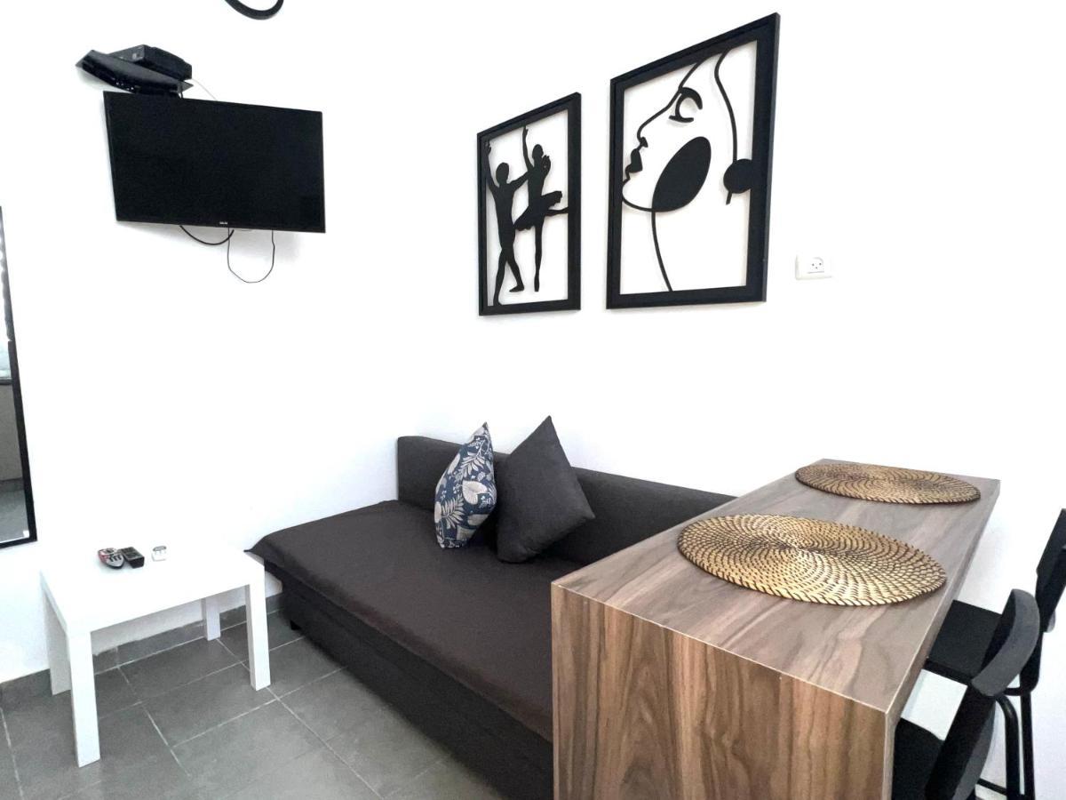 Aspentlv - Hacarmel Market Apartments & Studios Тель-Авів Екстер'єр фото
