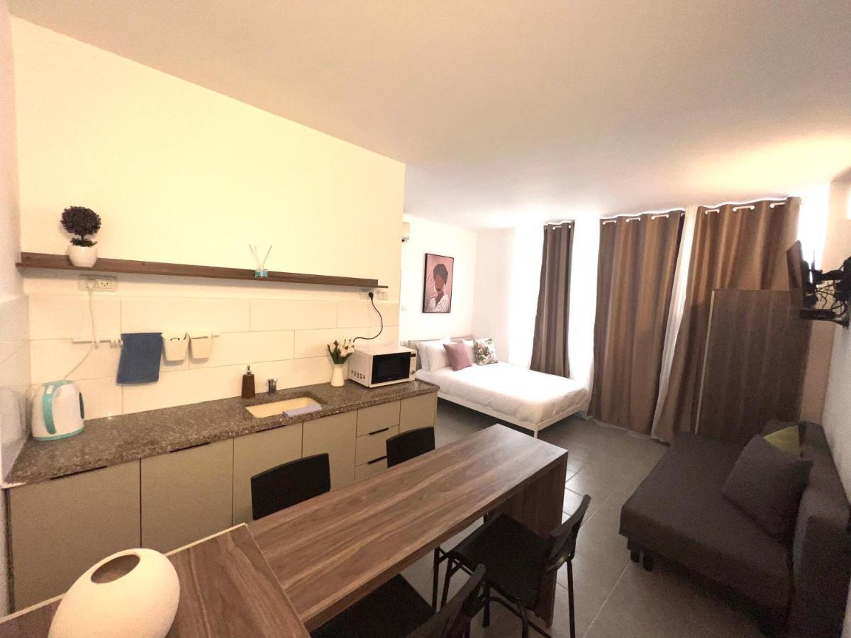 Aspentlv - Hacarmel Market Apartments & Studios Тель-Авів Екстер'єр фото